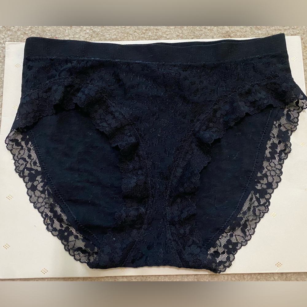 Victoria’s Secret lacy brief. Size XS. NWT